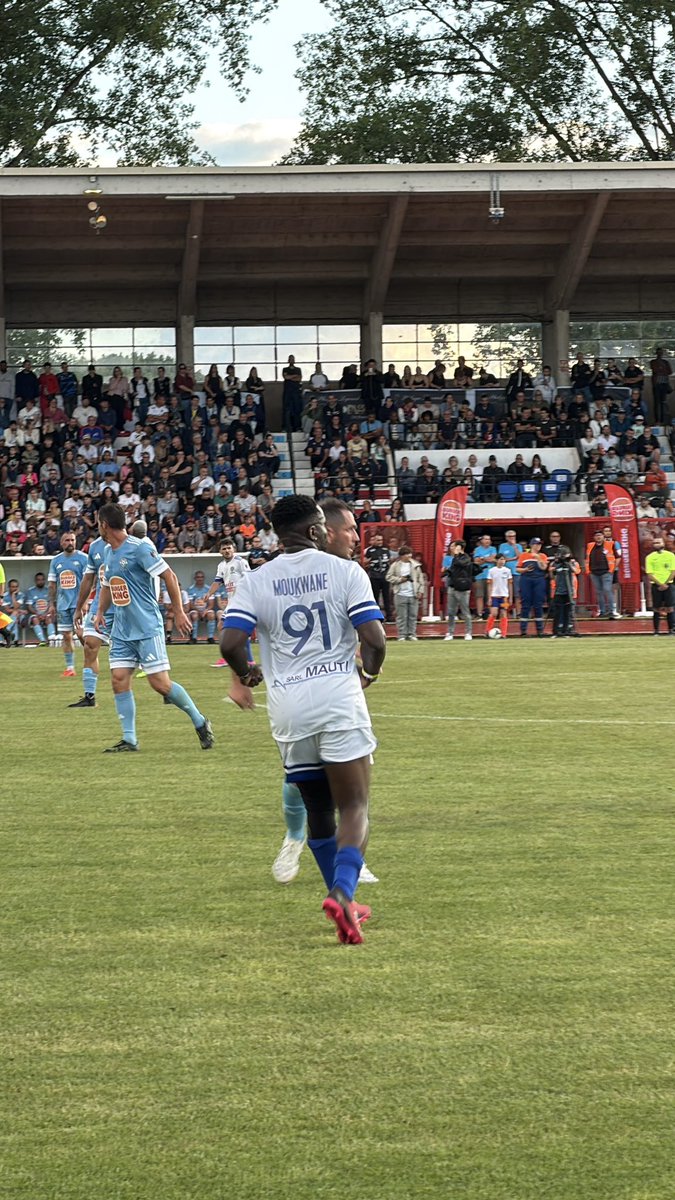 Bossediman's tweet photo. Dit toi qu’à 35 ans, MARSEILLAIS ET FIER DE L’ÊTRE ! J’ai rêvé si fort que le ciel l’a entendu être PROCHE de mes idoles. 
J’étais sur un terrain avec PEDRETTI, PAYET, PIRES et CISSÉ … dit toi que j’ai claqué un doublé et j’ai fait une passe décisive à Dimitri PAYET. 
C’est FORT https://t.co/gEIVBujqr8