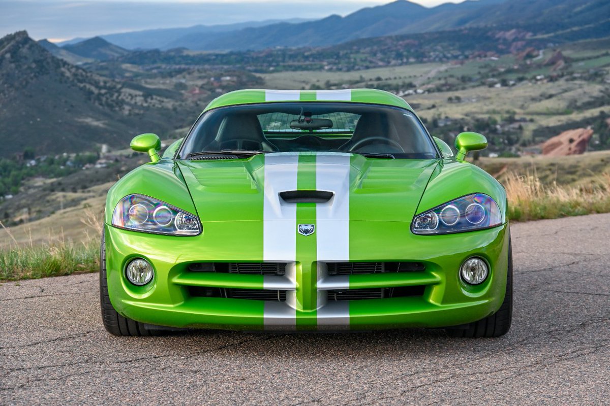 KingOfMopar1's tweet photo. 2008 Dodge Viper SRT-10 finished in Snakeskin Green https://t.co/cH4DXSUav3