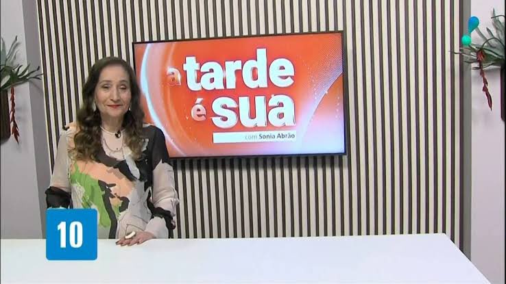 PCogui's tweet photo. nova programação da RedeTV a partir da próxima segunda-feira (8):

09h30 #BolaNaRede 
10h30 #FicaComAGente
11h30 #RedeTVNotícias - 1ª Edição
12h00 #ATardeÉSua - 1ª Edição
13h00 IURD
15h00 #ATardeÉSua
17h00 IURD
18h00 #RedeTVNotícias - 2ª Edição
18h30 #BrasilDoPovo https://t.co/wfALoZ1g3b