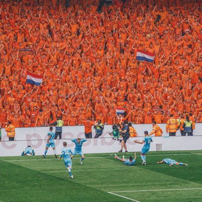 semgroot's tweet photo. JA WIJ ZIJN HET ORANJE LEGIOEN #HOLLAND https://t.co/FYgKrsQDay