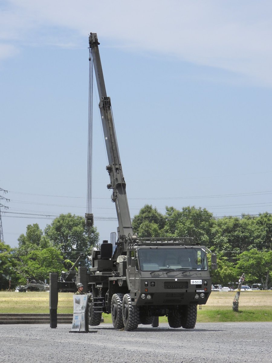 CFusoh3's tweet photo. 陸上自衛隊
重装輪回収車 38-5010 302高直支
青野原駐屯地 2026/05/31
 
HWR 0009、2010年3月製造
装備品展示中はキャビン両側に乗車可ということもあり、周囲も人が多くあまり撮影出来ていません・・・
1枚目は装備品展示開始直前、2枚目は展示会場に進入時の姿です https://t.co/CSaXTW9vyA