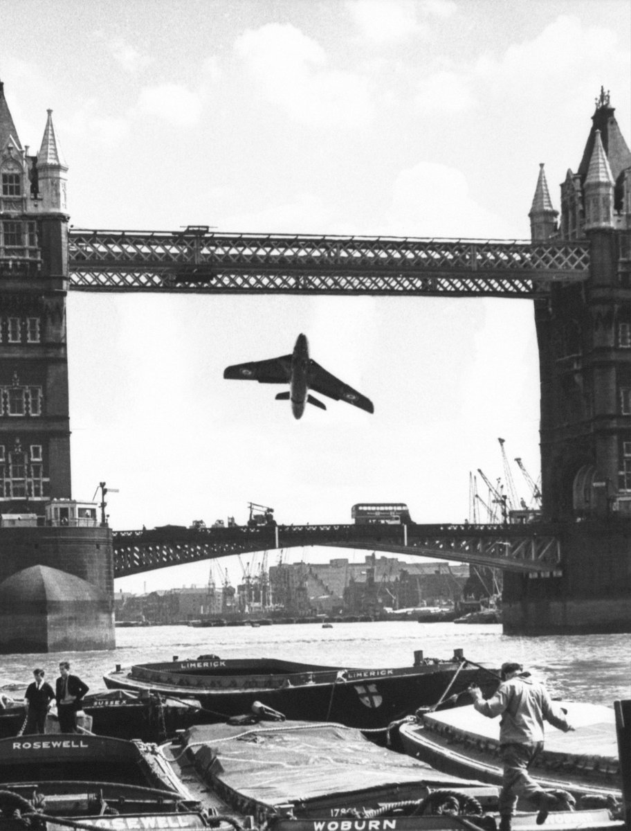WarMonitorClips's tweet photo. April 1968, RAF Flight Lieutenant Alan Pollock flew his Hawker Hunter jet under Tower Bridge . He made the daring, unauthorized flight at over 300 mph to protest the government's defense cuts and its failure to properly celebrate the RAF's 50th anniversary https://t.co/GLeFXKomK2