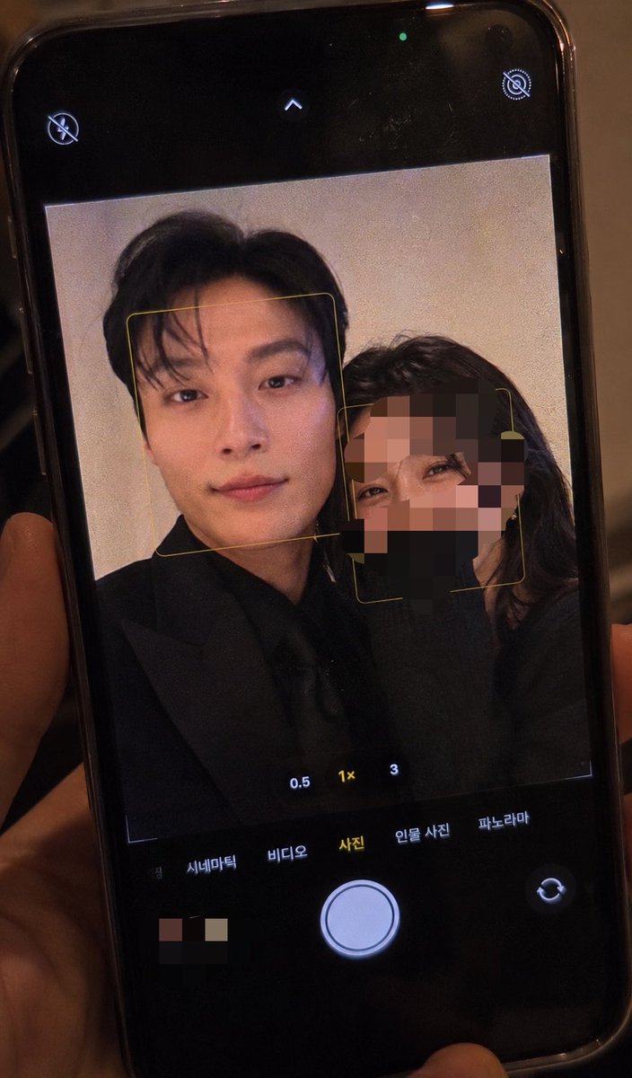 greenisjoy's tweet photo. i know this is wrong and weird BUT the result looks so fucking real? i lowkey like it https://t.co/tYkTArFK6K
