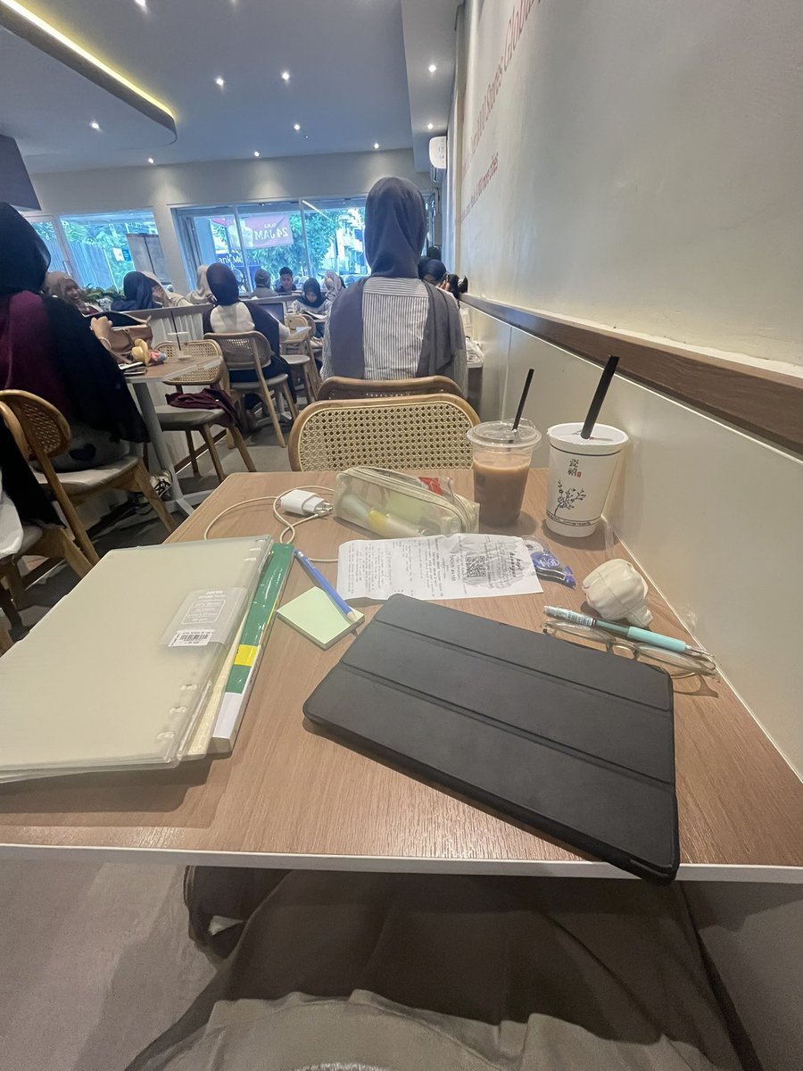 aza²⁷👩‍⚕️🦷 tweet media