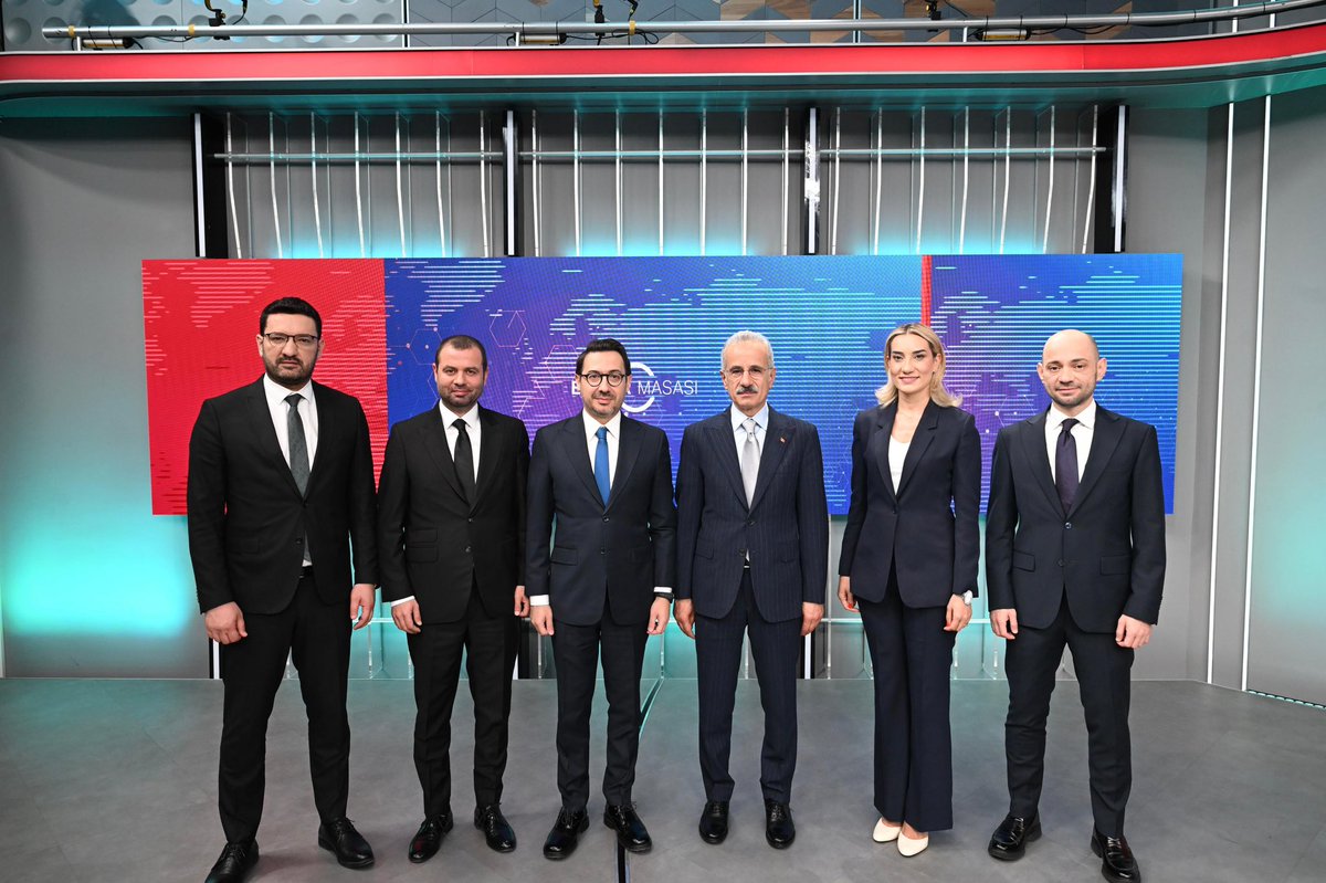 a_uraloglu's tweet photo. AA Editör Masası programının ardından, Anadolu Ajansı Genel Müdürü Sayın @serdarkaragoz ile birlikte AAtölye Sergisi’ni ziyaret ettik.

Gazze’den Afrika’ya, afet bölgelerinden savaş coğrafyalarına kadar insanlığın hafızasına iz bırakan kareleri inceledik. 📸 https://t.co/hs7gCLRq5z