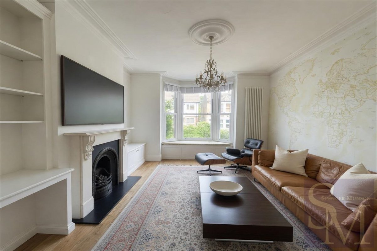 munsonsr's tweet photo. #property #rent #SouthWoodford LETTING - AVAILABLE LATE JUNE - George Lane, South Woodford - £3,100pcm ** FOUR BEDROOM TERRACED HOUSE ** THREE DOUBLE BEDROOMS ** CLOAK ROOM ** EPC RATING C COUNCIL TAX BAND E ** UNFURNISHED ** DEPOSIT: £3,576 https://t.co/Z4UNNgTTuo https://t.co/PSHAusxbi1