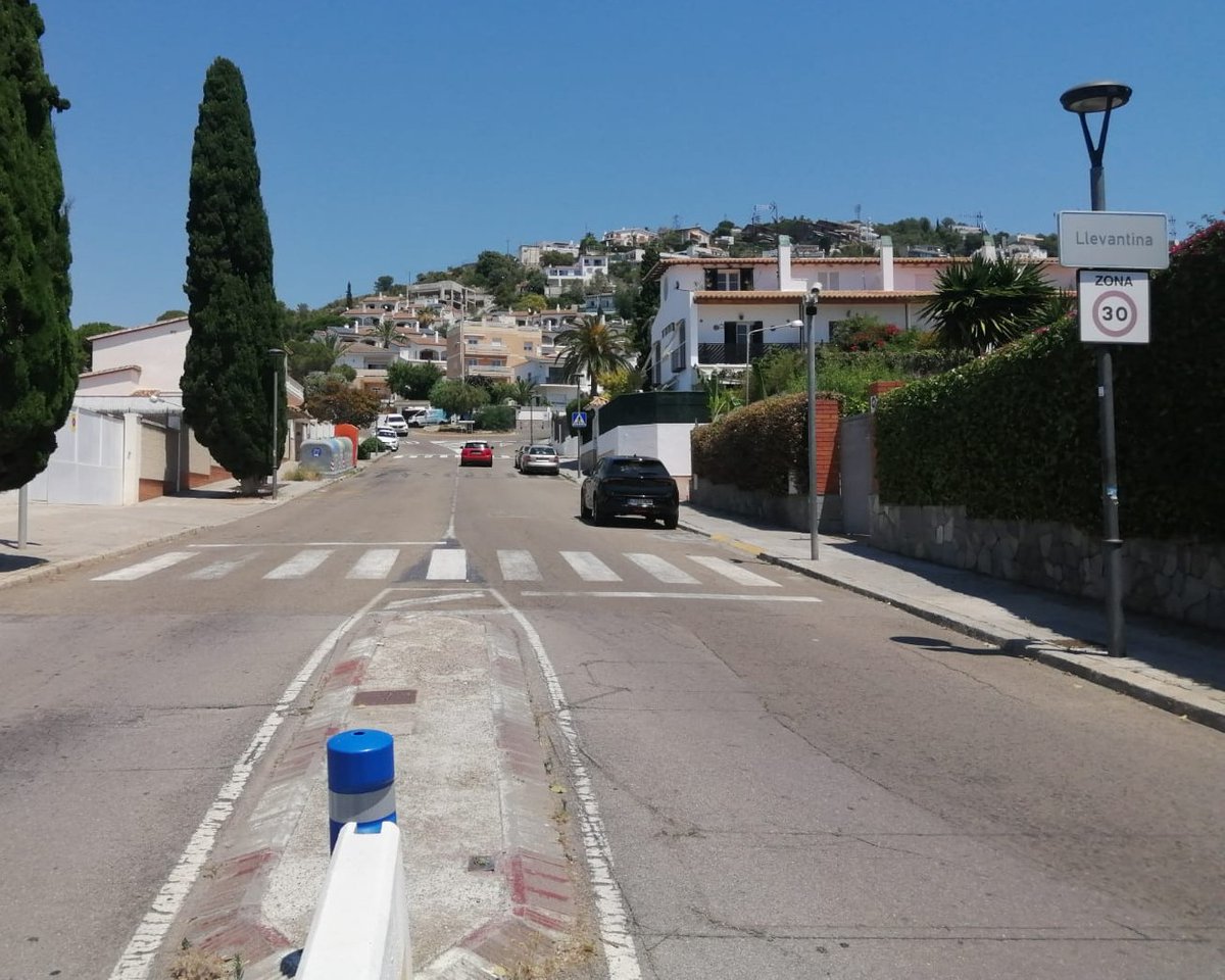AjSitges's tweet photo. 💬 L’Ajuntament explicarà al veïnat de La Llevantina les actuacions de millora a la urbanització  
📅 AVUI dimecres
🕐 A les 19 hores
📍 Zona del Parc Infantil (carrer de la creu Roja/carrer Moret)
👉https://t.co/N4Wu5amHov https://t.co/FRBNpOTV6c