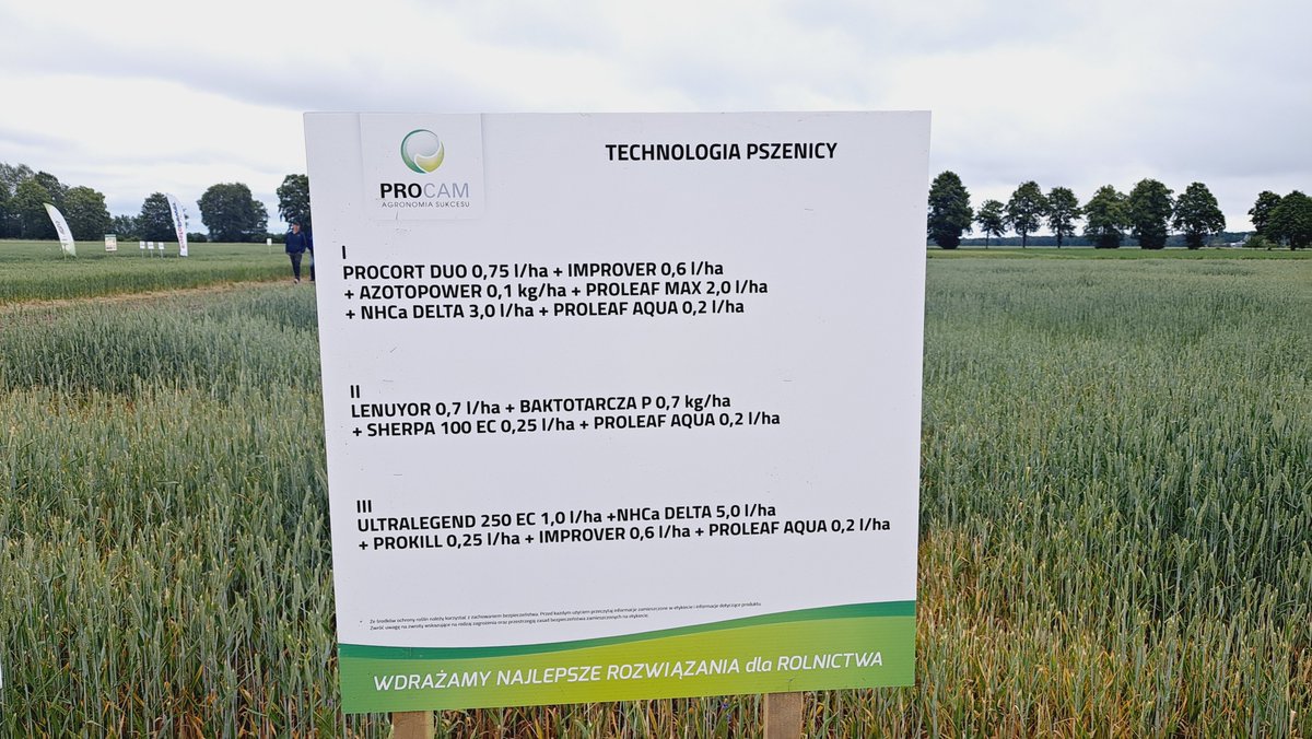 TyszkaMa's tweet photo. Redakcja @farmer_pl obecna jest na V Spotkaniu Rolników na Lubelszczyźnie w gospodarstwie Arkadiusza Drabko. To impreza organizowana przez Krajowe Zrzeszenie Producentów Rzepaku i Roślin Bialkowych i #Procam. W tym roku bardzo dokucza susza https://t.co/DldQzvp5aD