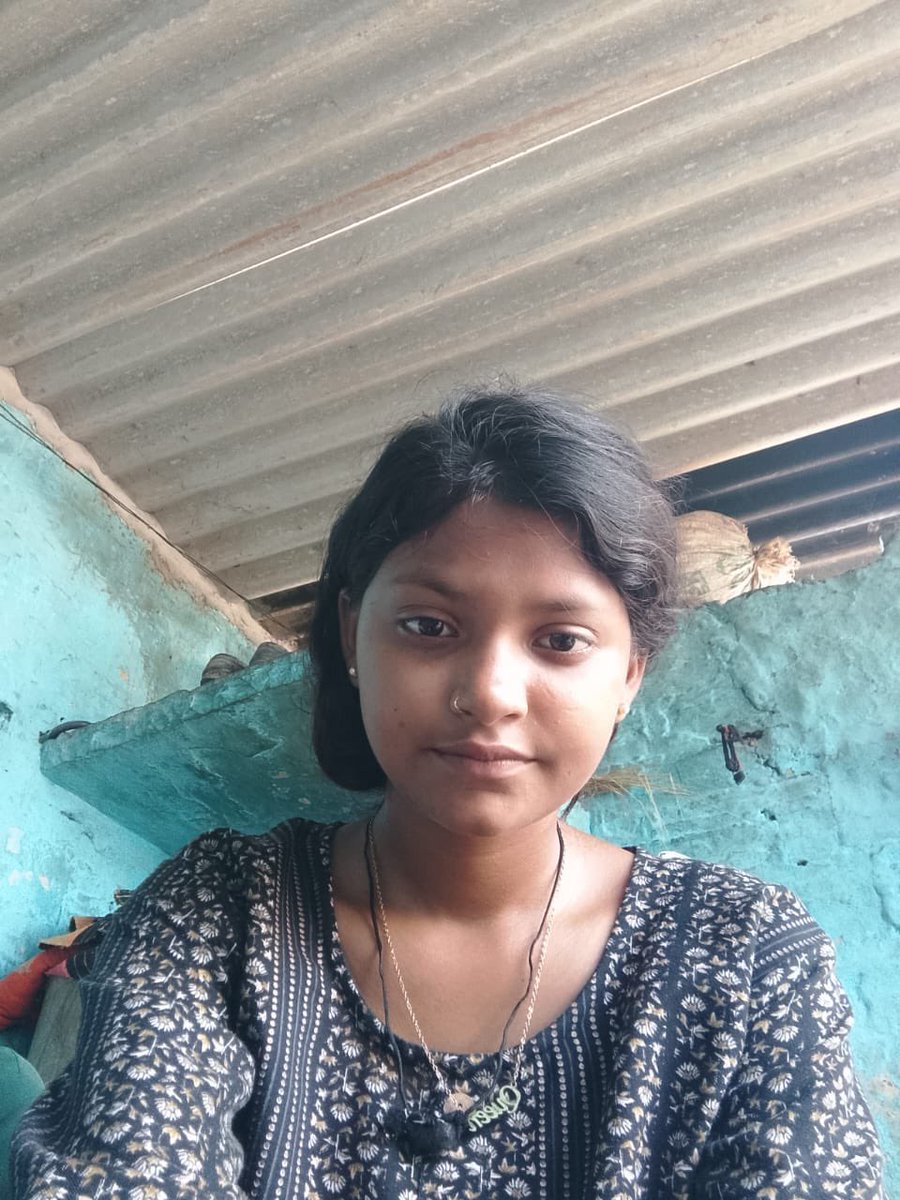 abhijatav07's tweet photo. मध्यप्रदेश के भिंड जिले से इंसानियत को शर्मसार कर देने वाली घटना सामने आई है।बताया जा रहा है कि कक्षा 9 में पढ़ने वाली बेटी काजल जाटव का 29 मई को अपहरण कर लिया गया था। कई दिनों तक परिवार अपनी बेटी को तलाशता रहा, लेकिन प्रशासन की तरफ से सवालों के मुताबिक वैसी तत्परता दिखाई नहीं दी गई जिसकी एक मासूम बच्ची के मामले में ज़रूरत थी।

फिर खबर आती है कि उस बेटी का शव बेहद गंभीर, अमानवीय, वीभत्स अवस्था में ग्वालियर की पहाड़ी पर मिला। आरोप हैं कि दरिंदों ने पहले सामूहिक बलात्कार किया, फिर पेट्रोल डालकर उसे जिंदा जला दिया।

आज सवाल सिर्फ भिंड की उस बेटी का नहीं है… सवाल पूरे देश की बेटियों की सुरक्षा का है।
रोज़ कहीं न कहीं कोई बेटी अपहरण, बलात्कार, हत्या और हैवानियत का शिकार हो रही है। 

आखिर सरकारें क्या कर रही हैं? क्या बेटियों की सुरक्षा सिर्फ भाषणों, पोस्टरों और नारों तक सीमित रह गई है?

भारत का संविधान हर बेटी को जीने, पढ़ने, सम्मान और सुरक्षा का अधिकार देता है।आज हालात ये है कि एक पिता अपनी बेटी को स्कूल भेजने से डर रहा है?
हर माँ के मन में एक डर बैठ चुका है?

लगातार ऐसी घटनाएँ कानून व्यवस्था पर गंभीर सवाल खड़े करती हैं। इस तरह की अमानवीय, अनैतिक, वीभत्स, भयावह, एवं क्रूरतम घटनाओं की पुनरावृति को नहीं रोका जाना अत्यंत दुखद एवं चिंता जनक है। 

अगर आज भी सरकारों ने कोई ठोस फैसला नहीं लिया तो कल किसी और घर की बेटी इस दरिंदगी का शिकार होगी।

हम @MP_MyGov और मुख्यमंत्री @DrMohanYadav51 जी से @BhindCollector @Gwalior_police @dmgwalior से बेहद विनम्रता पूर्वक निवेदन कर रहें हैं की इस पूरे प्रकरण की उच्चस्तरीय एवं निष्पक्ष जांच कराई जाए। सभी आरोपियों के खिलाफ SC/ST अत्याचार निवारण अधिनियम, पॉक्सो एक्ट और दुष्कर्म की कठोर धाराओं में फास्ट ट्रैक कोर्ट के माध्यम से सख्त कार्रवाई सुनिश्चित की जाए। शिकायत के बावजूद लापरवाही बरतने वाले पुलिस अधिकारियों एवं कर्मचारियों के विरुद्ध कठोर विभागीय और कानूनी कार्रवाई की जाए। साथ ही पीड़ित परिवार को सुरक्षा, आर्थिक सहायता और न्याय दिलाया जाए।