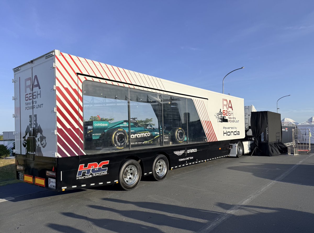 HondaJP's tweet photo. ！期間限定！
F1マシンAMR26のショーカーを積んだトレーラーが各地を巡るキャラバンを実施します。

見かけた方はぜひカメラに収めてくださいね📷

【キャラバン予定】
6/6(土)-7(日) Honda Cars千葉 穴川店
6/13(土)-14(日) Honda Cars大阪 門真店
6/20(土)-21(日) Honda Cars東京中央 立川店
6/27(土)-28(日) Honda Cars埼玉 新大宮バイパス店
6/29(月)みなとみらい近辺 走行
6/30(火)午前 銀座・東京駅近辺 走行
6/30(火)午後 渋谷駅近辺 走行

※交通状況に応じて予定変更の可能性があります。