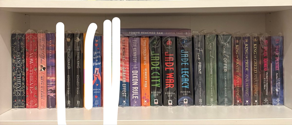 juyeonswifenz's tweet photo. Booktok books for sale for my filo moots 💸 pandagdag pambili ng bl merch hahahahshshshs bilhin niyo na https://t.co/zryVocMlFI