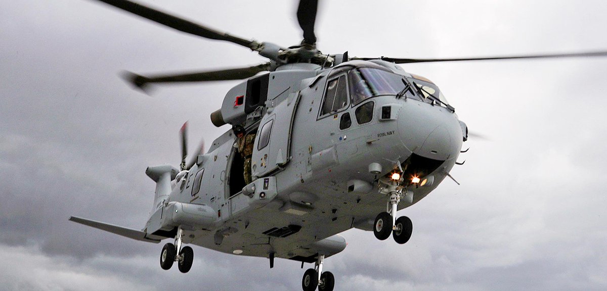 NavyLookout's tweet photo. BREAKING:

Royal Navy Merlin helicopter crashes in Devon

https://t.co/GxXSrVyizu https://t.co/ykivIAldw8