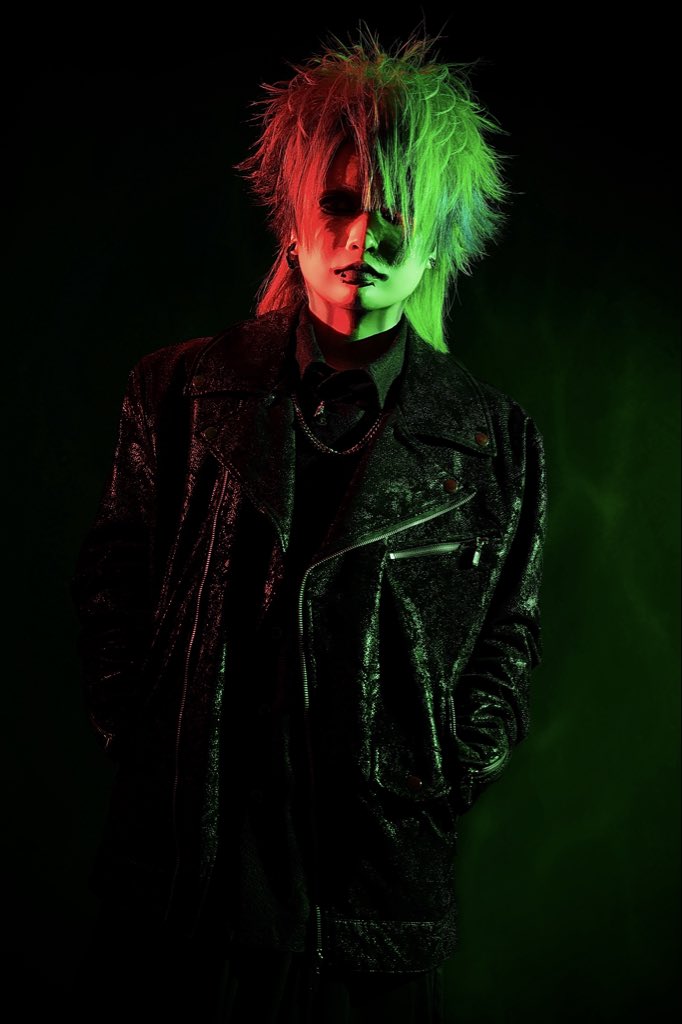 algos_official's tweet photo. ▼†ALGOS.新アー写公開†▼

Vo. HYUGA。(@hyuga_vocal )
Gt. 鰐(@algos_gaku ) https://t.co/w788Thv4qb