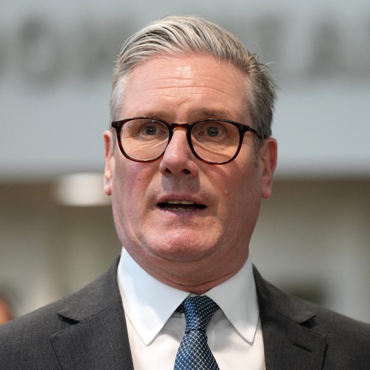 SeddSezz's tweet photo. 🚨Starmer and Reeves use disappearing WhatsApp messages

Every public servant, not least Cabinet ministers, should be banned from using disappearing messages.

We pay their salaries. 

Whenever there's a serious crisis, we deserve to know exactly what was discussed privately. 

Didn't Starmer rebuke Boris Johnson over his text messages? And yet here he wants us to carry on as normal as if there's nothing to see!

Starmer's the biggest prick in Britain.