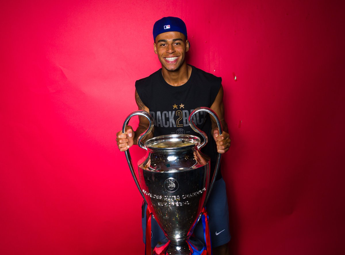PSG_English's tweet photo. 21 today! 🎂 https://t.co/7GNHoRPi3o