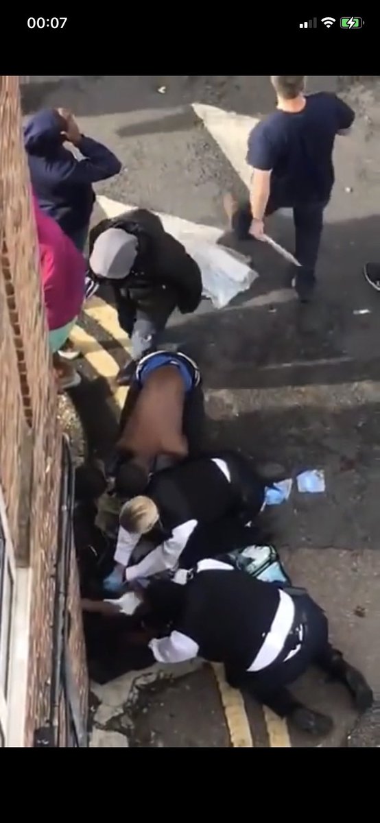 BettyBoochichi2's tweet photo. I’m listening to a caller on a programme criticising the police for not caring about stab victims, and of course I know that’s not true. 

This is what police officers are doing for stab victims almost every single day. https://t.co/jrDbCv8QEG