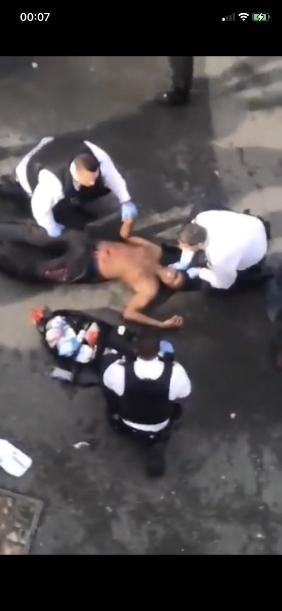 BettyBoochichi2's tweet photo. I’m listening to a caller on a programme criticising the police for not caring about stab victims, and of course I know that’s not true. 

This is what police officers are doing for stab victims almost every single day. https://t.co/jrDbCv8QEG
