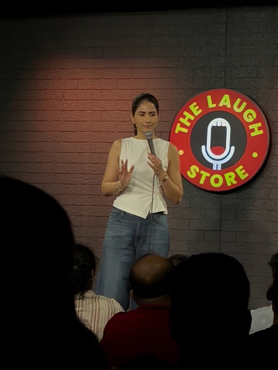 shutupnaina's tweet photo. caught Swati's solo show recently and heard one of the best #wlw jokes. I mean "didi aap dono mein se bhaiya kaun hai"??😭😭son. Why are we always trying to figure out who's the "man" in the relationship. Paisa wasool punches https://t.co/3rLiQs5Fmo
