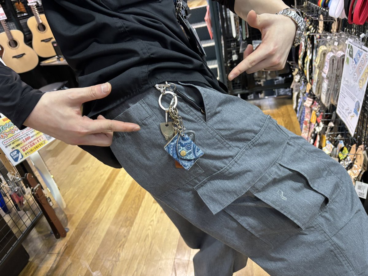 hiroshimaBB's tweet photo. #バンドマン田中 愛用シリーズ

#RightOnSTRAPS のピッグポーチ！

これでギタリストのパラメーター/お洒落ステータス/が+30上がります♪

#広島 #BIGBOSS https://t.co/6Vic6hv0qz