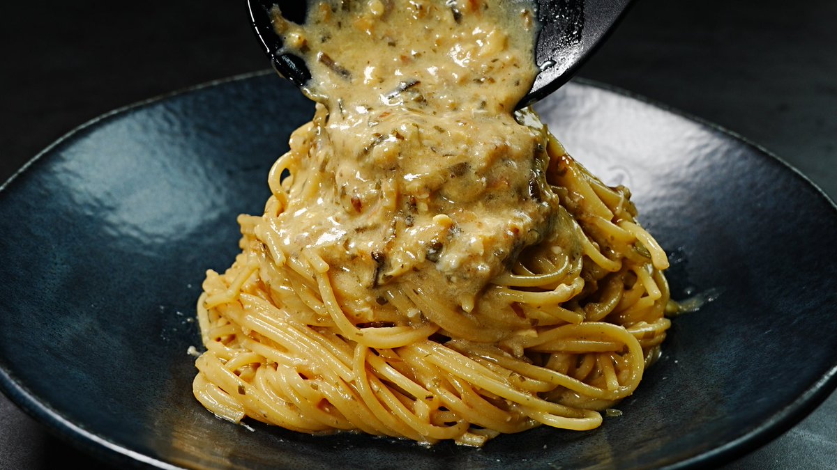 muscle1046's tweet photo. フライパン１つだけで作れる旨味が大爆発する

『とんでもないパスタ』

騙されたと思って試してください。
言葉にならないウマさです…

鰹節と塩昆布の旨味が大爆発です https://t.co/ZcqJ8CsvU1