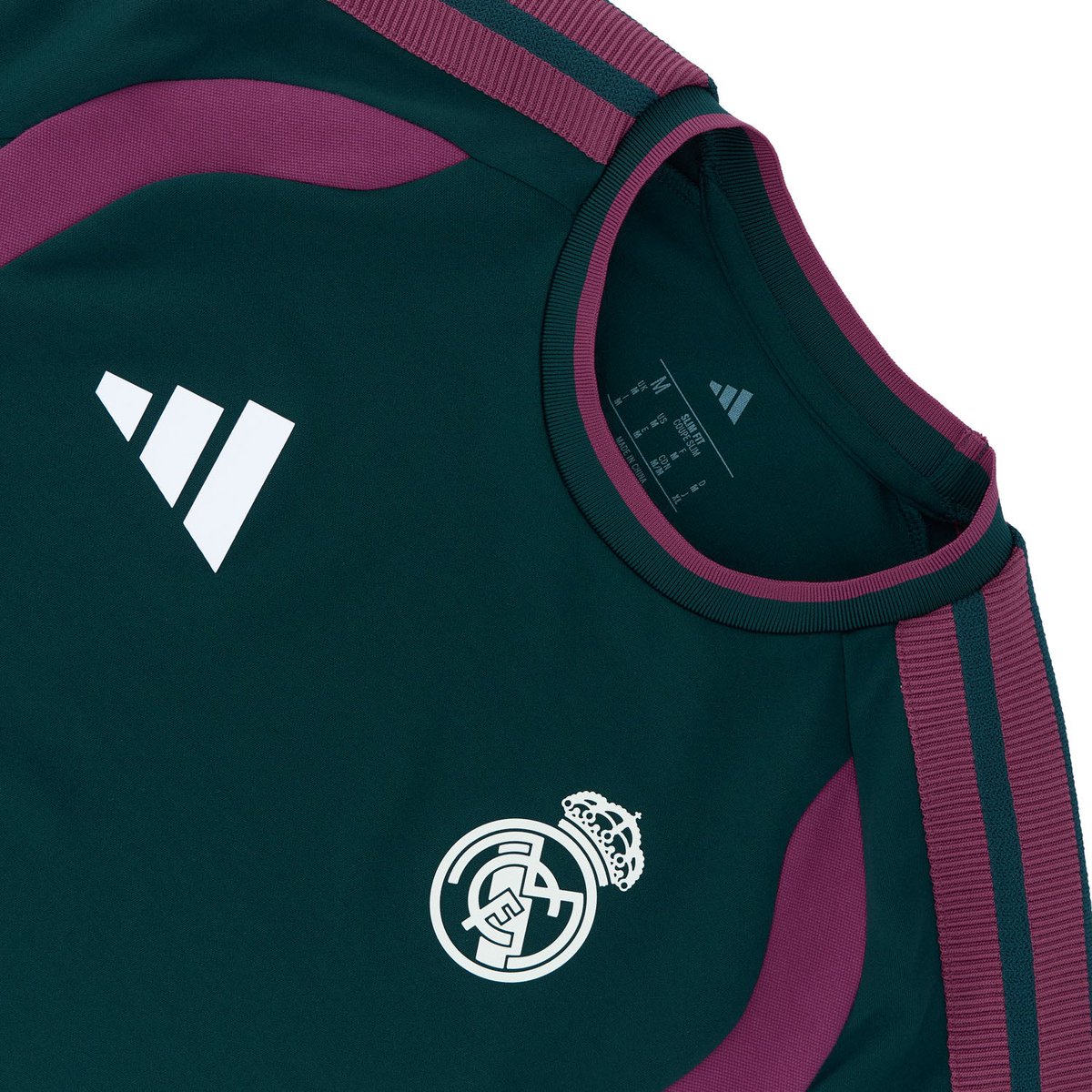 AdriRM33's tweet photo. La camiseta de entrenamiento del Real Madrid 🤩 https://t.co/6p7tZs5EZZ