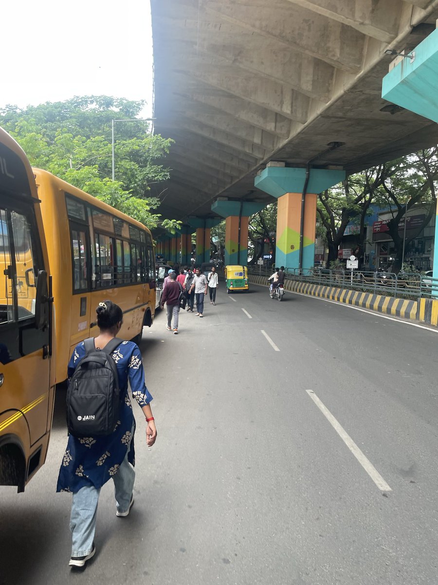 bharathrbhat's tweet photo. 8) This is how we walk in Jayanagar 9th blk from Marenahalli jn to Ragigudda.
Shops blocking footpath, vehicles parked on main rd &amp; footpath. Will keep trying to get attention of traffic police, GBA.
@DCPSouthTrBCP @acpsouthtrf @blrcitytraffic @JnagarTr @GBAChiefComm @GBA_office https://t.co/NBTq0E4czb