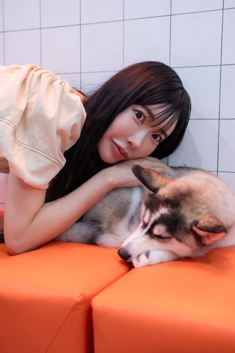 964ba3's tweet photo. 実は🐈吸って充電してます
足りてる？

model：ゆまるちゃん 
@nnn_ttt44 https://t.co/26TRxZxuO6