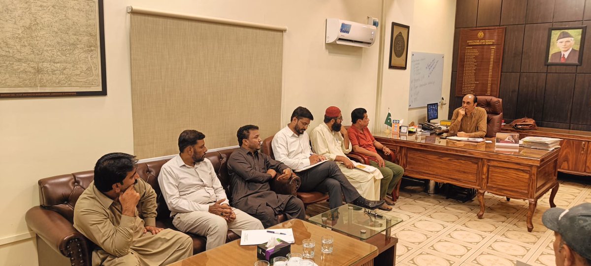 archives_sindh's tweet photo. 𝖠𝖿𝗍𝖾𝗋 𝗈𝖿𝖿𝗂𝖼𝗂𝖺𝗅𝗅𝗒 𝖺𝗌𝗌𝗎𝗆𝗂𝗇𝗀 𝗁𝗂𝗌 𝗋𝗈𝗅𝖾 𝖺𝗌 𝗍𝗁𝖾 𝗇𝖾𝗐 𝐃𝐢𝐫𝐞𝐜𝐭𝐨𝐫 𝐨𝐟 𝐒𝐢𝐧𝐝𝐡 𝐀𝐫𝐜𝐡𝐢𝐯𝐞𝐬, 𝐌𝐫. 𝐀𝐥𝐭𝐚𝐟 𝐐𝐮𝐫𝐞𝐬𝐡𝐢 𝗁𝖾𝗅𝖽 𝗁𝗂𝗌 𝖿𝗂𝗋𝗌𝗍 𝗆𝖾𝖾𝗍𝗂𝗇𝗀 𝗍𝗈𝖽𝖺𝗒 𝗂𝗇 𝗁𝗂𝗌 𝗈𝖿𝖿𝗂𝖼𝖾. https://t.co/pgohGIzVy1