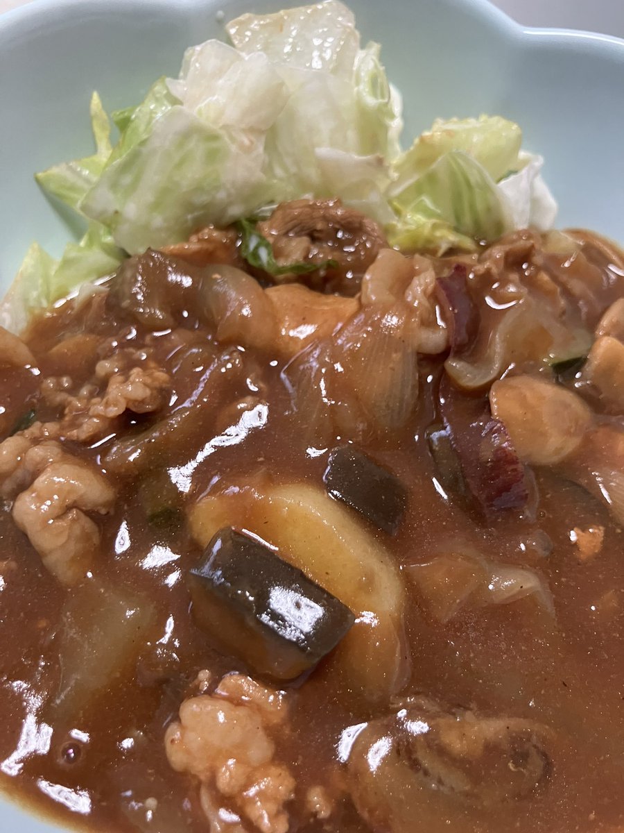 kitchenc_uber's tweet photo. 今日の夜ご飯です！

正解は、、、、

ハヤシライスでした〜🫶

最近、我が家で少し流行り！
今日も美味しかったです☺️

真ん中ちゃんが今日もお手伝い✨

夜ご飯クイズの正解者は、
（2点）

おだんごしゃん🍡、もはやしゃん、かっちさん
ねこだまりさん、ダイコンさん、えりりん
わらべしゃん、ペンギンさん🐧、くにまるさん
トーマスさん、まんじろうさん

ハッシュドビーフも一応正解で
（1点）

か🐰さん、べーやんさん、唐草さん
あおひなパパさん

です！

今日もたくさん答えてくださりありがとうございました！

夜も楽しんで行きましょ〜🫶