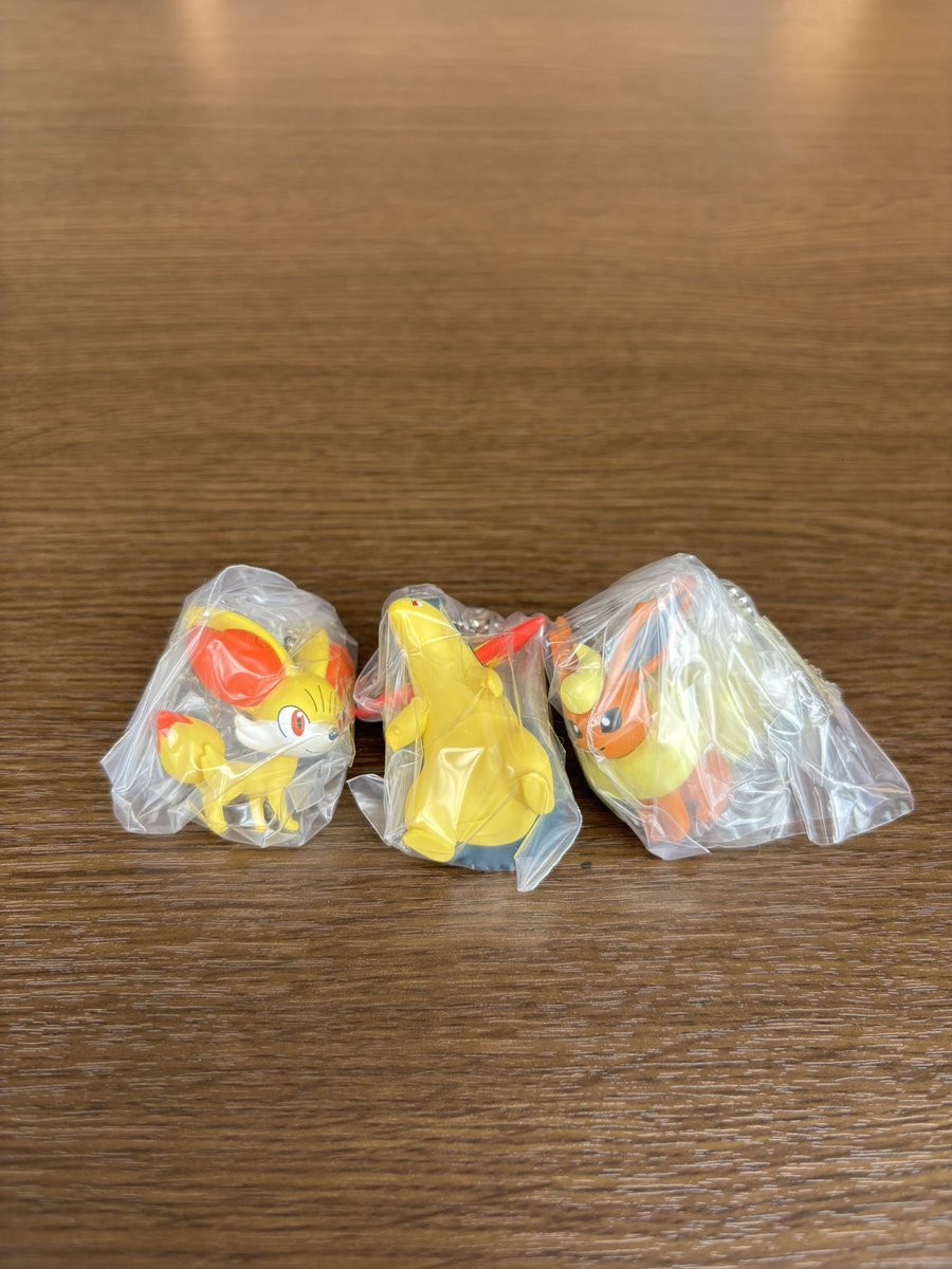 nctzen__d's tweet photo. 交換  ポケモン ガチャガチャ
スイングコレクション タイプファイア

譲▷▶フォッコ バクフーン ブースター ×1

求▶︎▷ビクティニ(優先) リザードン

郵送での交換希望です。
よろしくお願いいたします🙇‍♀️ https://t.co/Ok7UndP3I8
