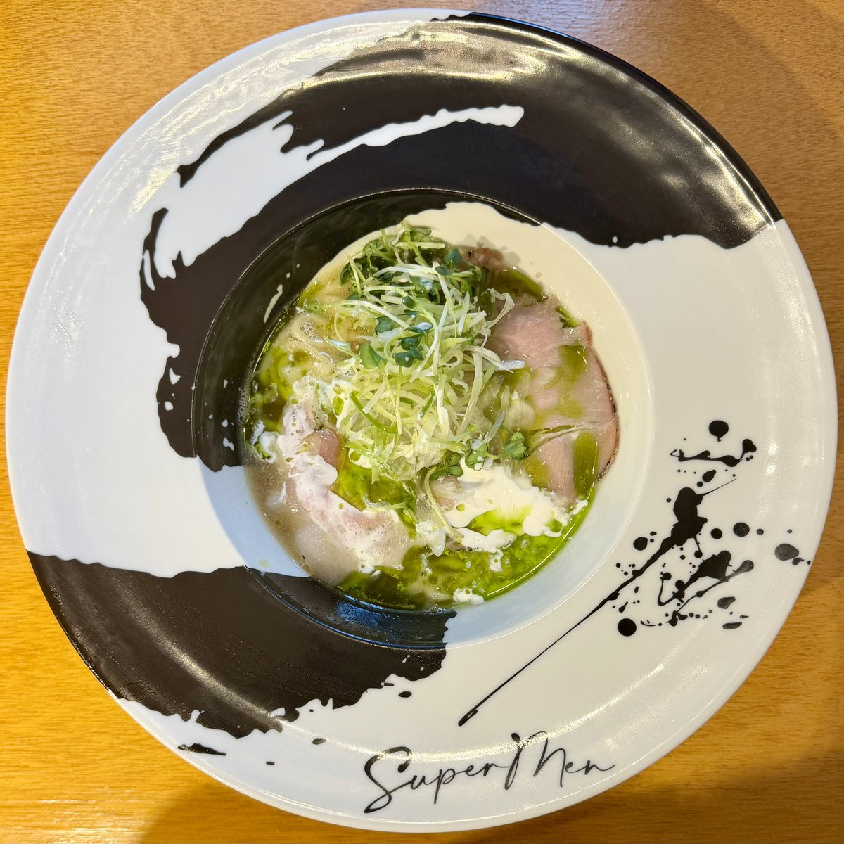 yocchan_1025's tweet photo. SUPER MEN(SUPER GREEN)
#ラーメン #ramen #SUPERMEN #飯田橋 #九段下
https://t.co/JgQpvMcQfv https://t.co/9QecQatHk9