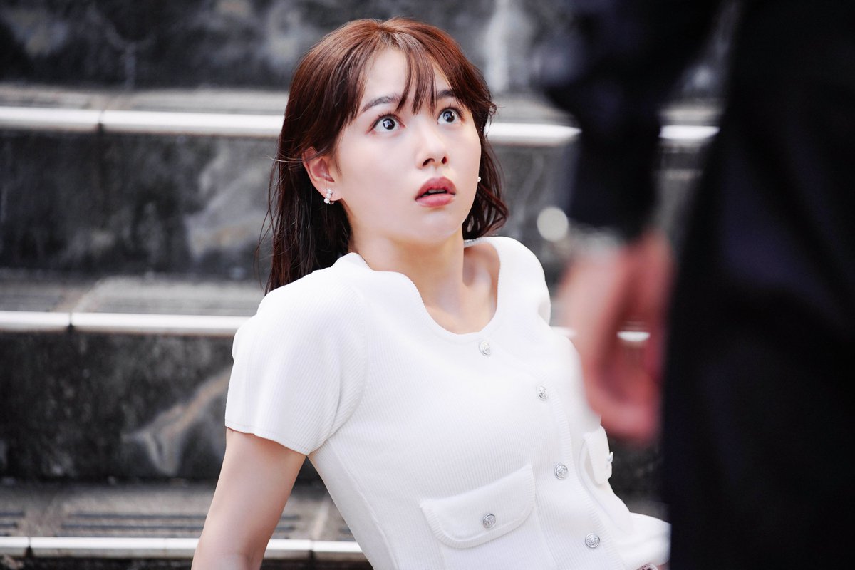 shinigami__bb's tweet photo. 『＃死神バーバー』登場人物 紹介💡
▷佐伯美帆（＃桜井日奈子）◁

👩ヘアサロン「DASH」で働く美容師
🔥最近の悩みは仕事も恋愛も思うようにいかないこと
💀ある日階段から落ちて、
　  死神・サクマ（＃日穏）と出会う

💈6/26(金)全国順次公開
https://t.co/rcgG4I5tOX https://t.co/200bovFOn9
