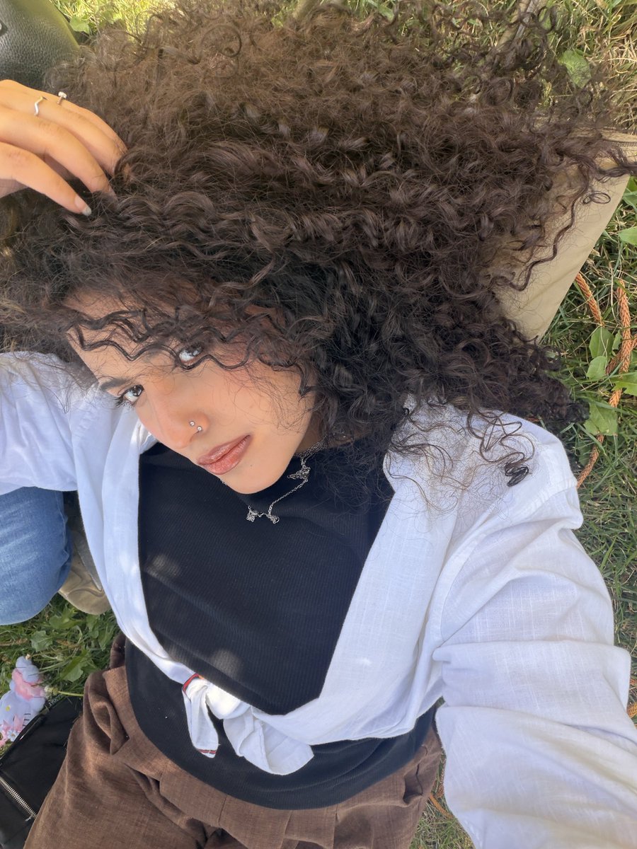 llmpp_'s tweet photo. وجه اللي يتمنى يعدي الماده 🧍🏻‍♀️ https://t.co/lXx5UcuLW9