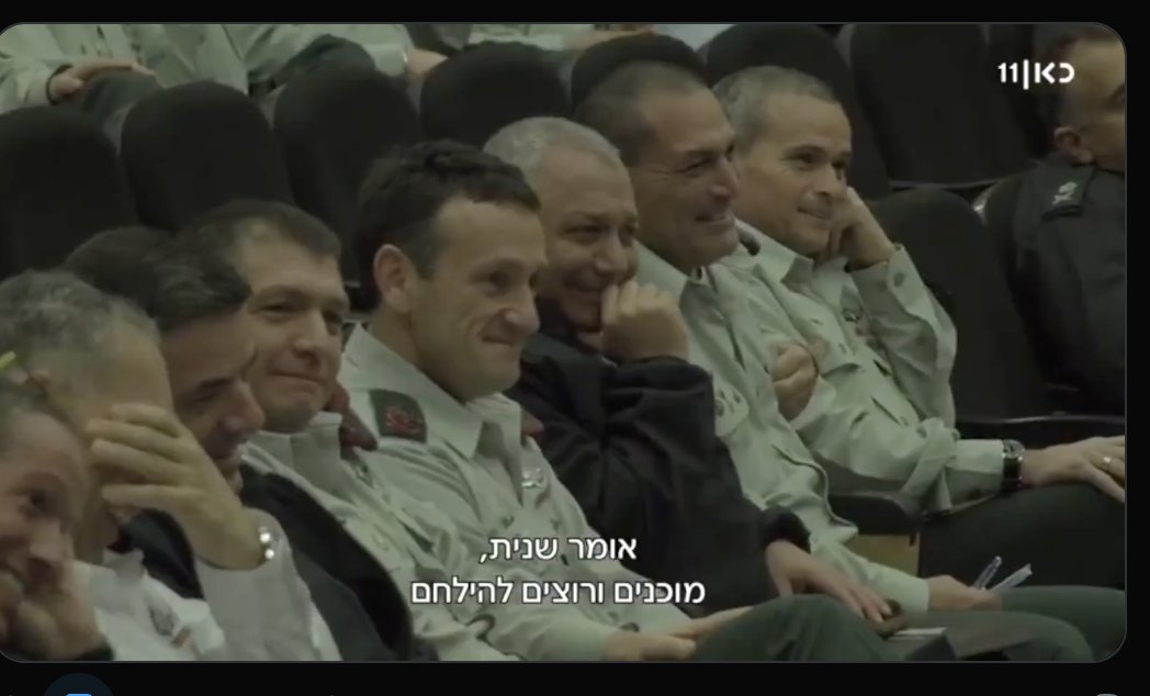 BarashiKinneret's tweet photo. כך היהירים אנשי הקונספציה, דור המדבר צחקו על גיבור ישראל שהתריע וביקש להחזיר את הצבא למשבצת המתאימה שלו.
גופמן אז אלוף, תמיד אלוף 
הצחוק שלהם נבע מהבורות והיוהרה שהפגינו כלפי אנשי הצבא, תראו מי בתמונה
אהרון חליווה האיש שיכל למנוע את הטבח ובחר להמשיך בנופש. 
גדי אייזנקוט מתמודד היום על ראשות הממשלה
הרצי הלוי רמטכ״ל הטבח
והרמטכ״ל הנוכחי - זמיר

תתנצלו