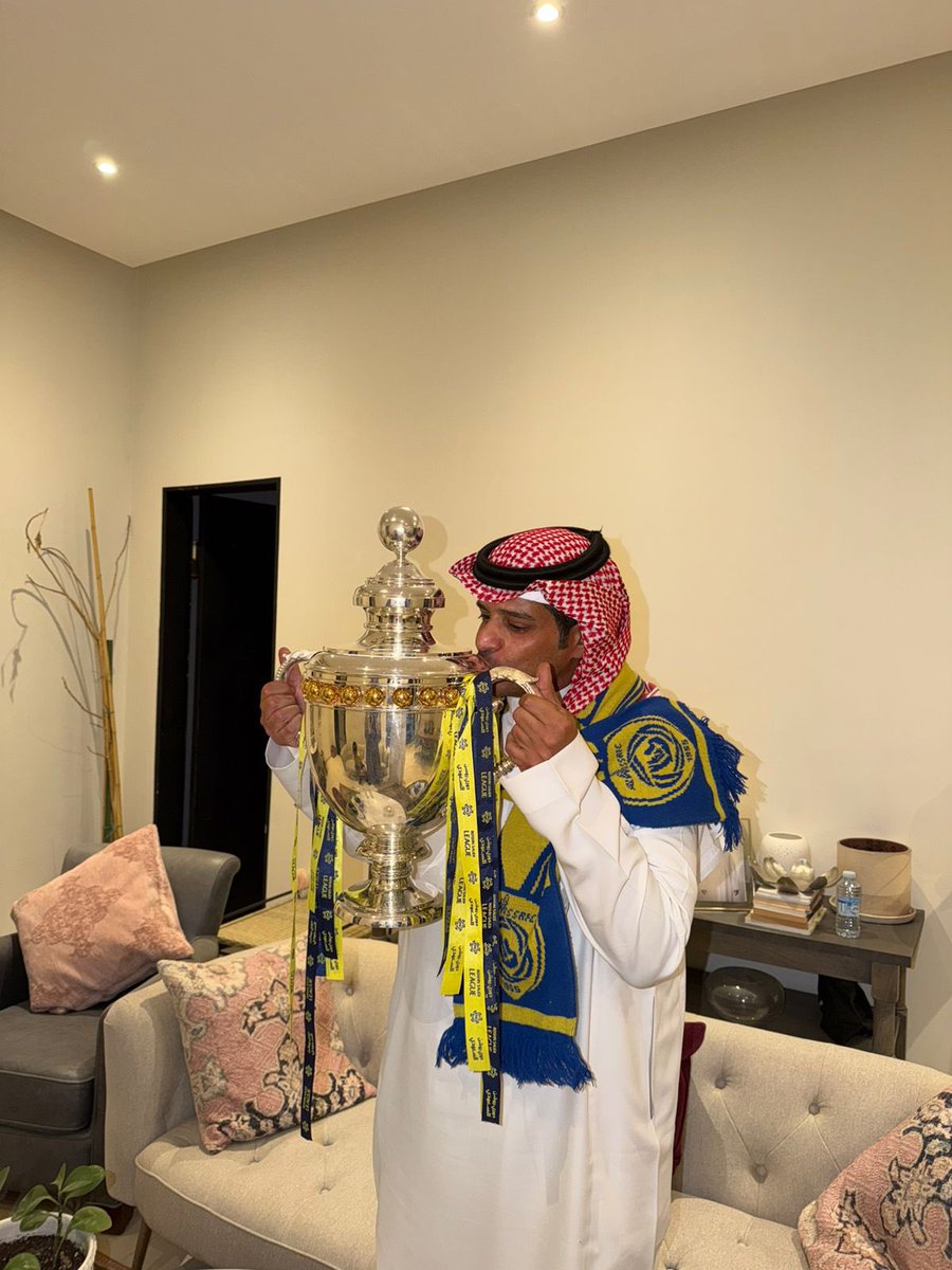 yagoob99's tweet photo. انا اسعد انسان بالدنيا على فكرة
من يوم شفتك و طاحت عيني بعينك 💛💙 https://t.co/V8S9LqfMN9