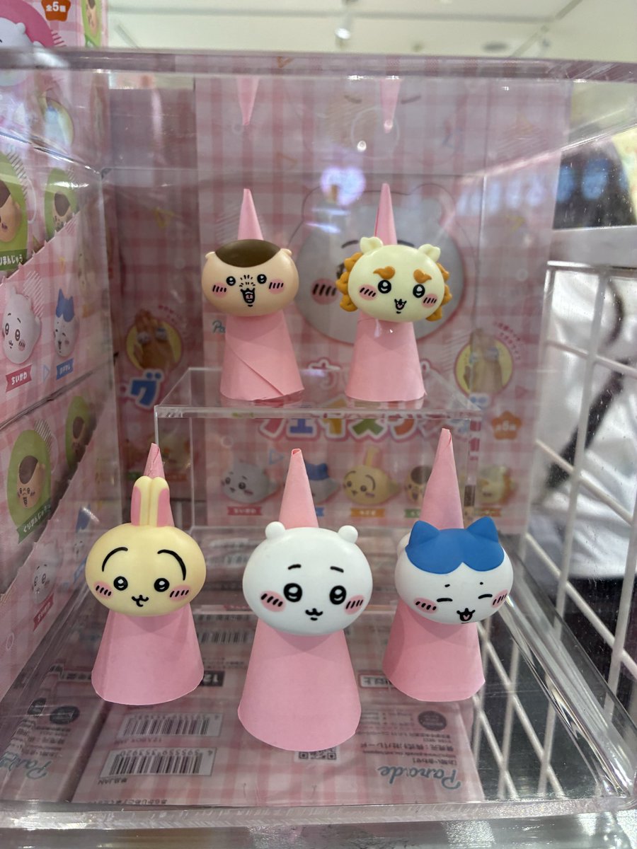 Naoyuki4926's tweet photo. ちいかわ　フェイスリング
原宿店はガチャ1台、ボックスタイプは山ほどありました。 https://t.co/NKvftxQxg4
