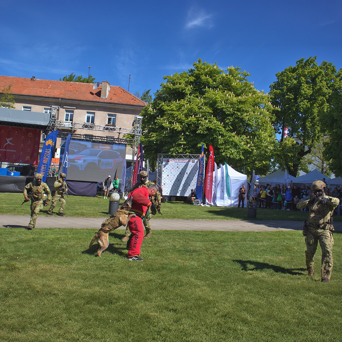 EMGFA_RP's tweet photo. A Força de Fuzileiros portuguesa em missão na Lituânia participou na iniciativa solidária “Run for Hope”, realizada em Klaipėda 🇱🇹
Mais em https://t.co/PSznbIaTYh
#ForçasArmadasPortuguesas #FFZLTU26 #RunForHope https://t.co/VqQX0jAQ58