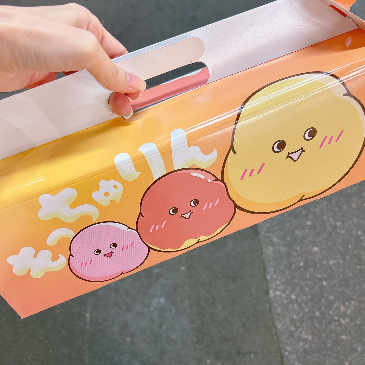 もっちゅりん全種手に入れたので、食べながら生放送見るぞ❣️