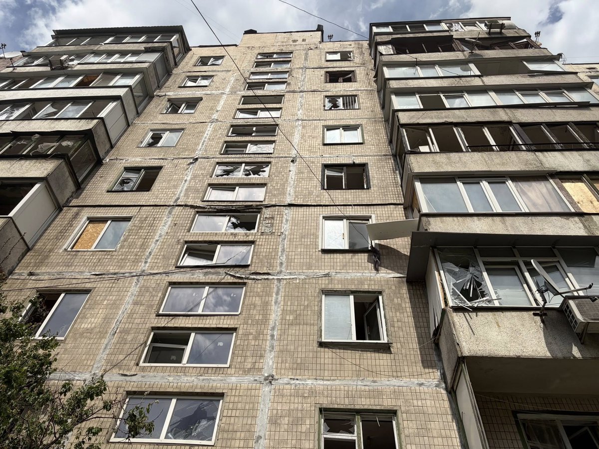 ichbinilya's tweet photo. As Ukraine keeps striking Russian oil infrastructure, Russia continues to target Ukrainian civilians.

Here is the apartment of our colleague Yanina Korniienko in Kyiv. Yesterday there was a strike nearby. Windows blown in, with glass shards all over her bed. The wall of the building cracked.

Fortunately, Yanina wasn't at home — her outlet @Slidstvo_info arranges for journalists to stay at secure hotels during especially heavy nights of bombardment.