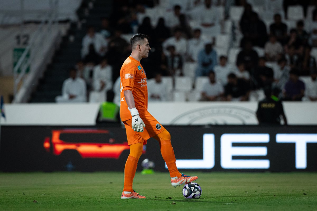 StatsSPL's tweet photo. أصبح مارسيلو غروهي ثالث أكثر حارس حافظ على نظافة شباكه في تاريخ #دوري_روشن_السعودي (58) خلف وليد عبدالله (71) وعبدالله المعيوف (85) 🐙 https://t.co/Noyck7oEqz