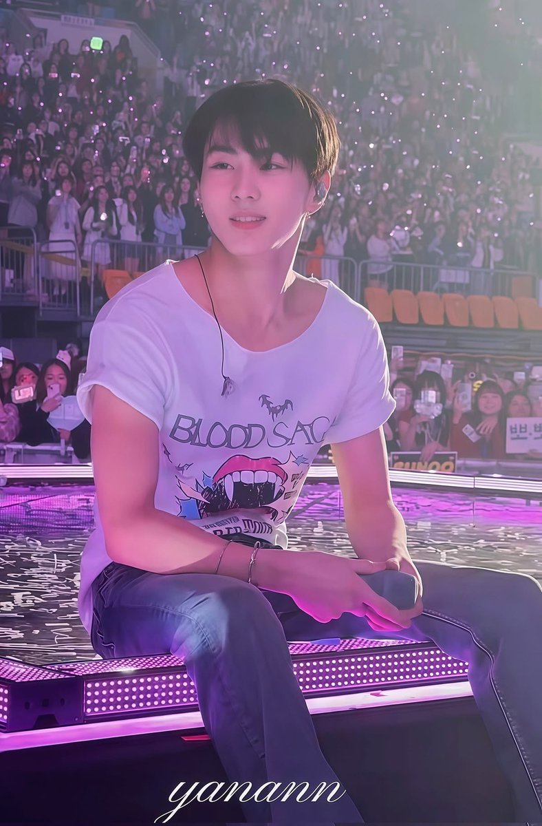 ynxwonshi's tweet photo. he’s an angel https://t.co/jeT78eR3lB