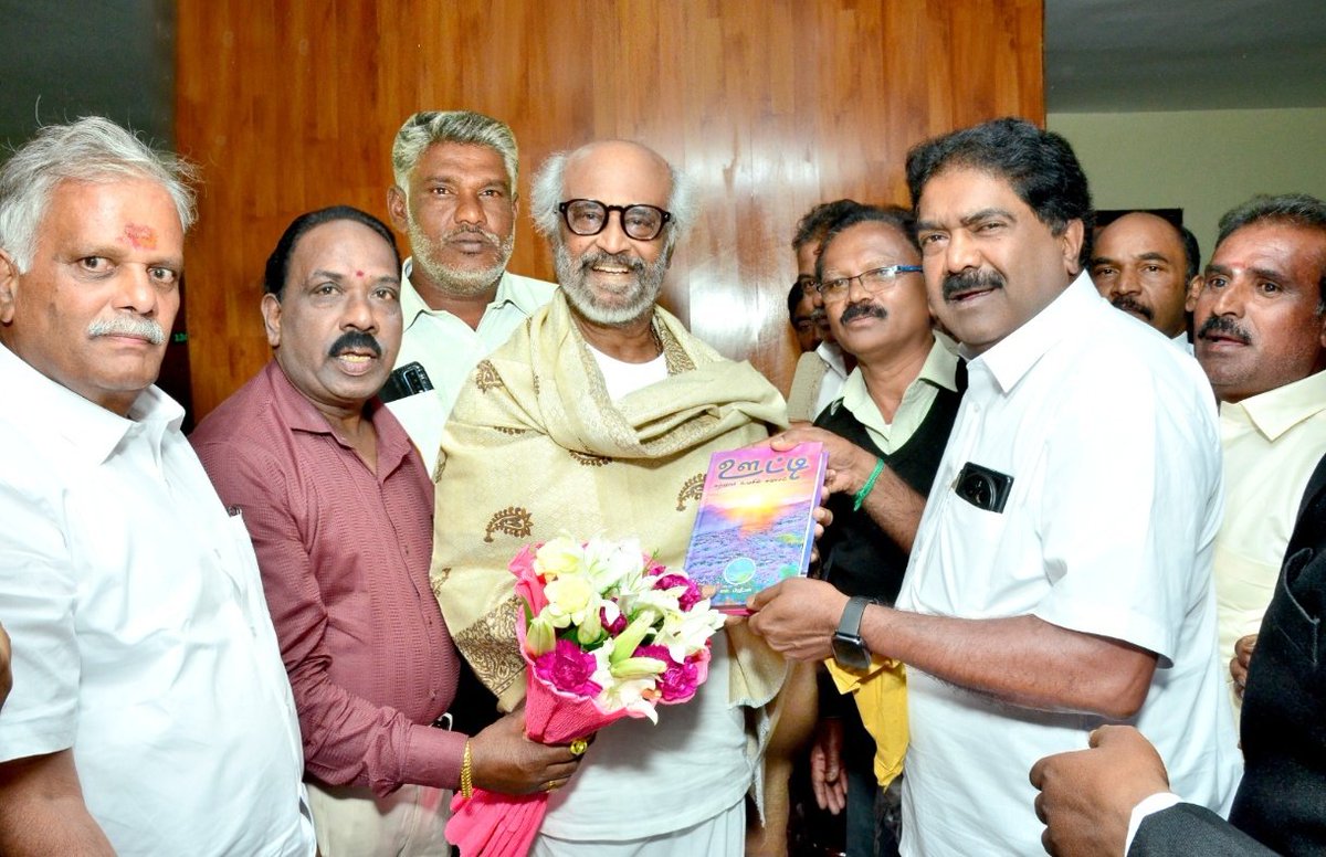 Manikandanchi11's tweet photo. நீலகிரி மாவட்ட ரஜினி ரசிகர் மன்ற நிர்வாகிகளுடன் தலைவர் @rajinikanth அவர்கள் 
🤘
#ரஜினிகாந்த் #Rajinikanth #Superstar https://t.co/RiHe2CZuKL