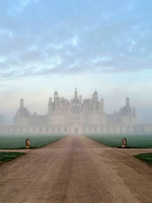 BarirahQueen's tweet photo. Château de Chambord, France 🇫🇷 https://t.co/UcSW1fYMb5