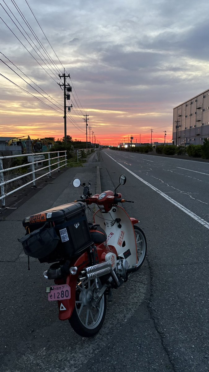 2nd125351147263's tweet photo. #バイクのある風景
遠出する際は他府県で朝焼けを
見る機会が多いです。 https://t.co/oxuVbARa1K