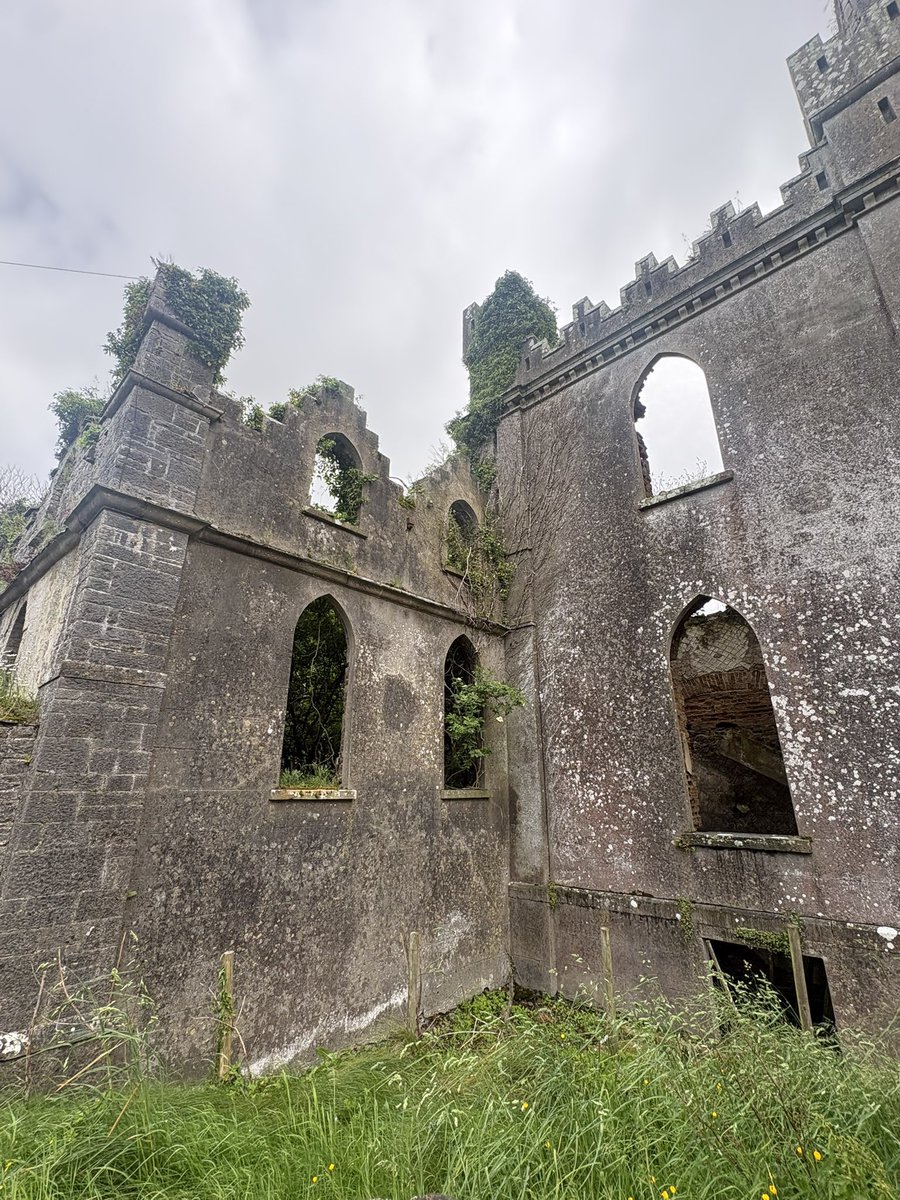 evatattoos's tweet photo. leap castle, the most haunted in Ireland and debatably the world https://t.co/hzjgCURGAr