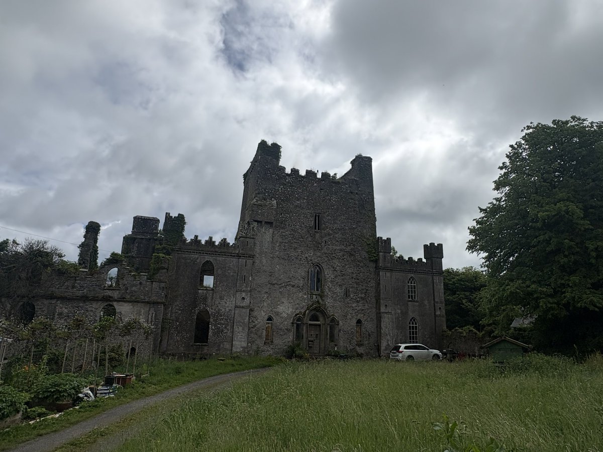 evatattoos's tweet photo. leap castle, the most haunted in Ireland and debatably the world https://t.co/hzjgCURGAr