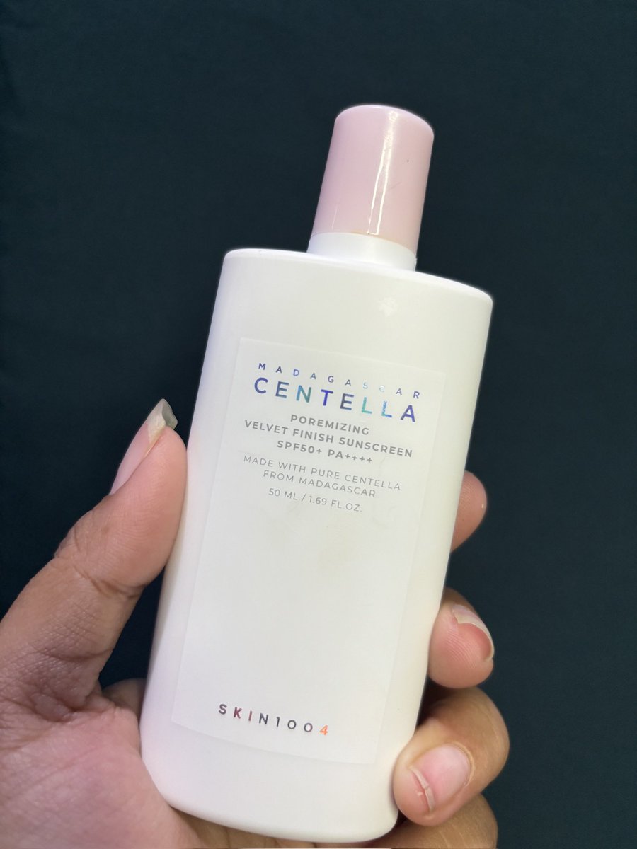 isfunnyyyy's tweet photo. sunscreen yang bikin muka keliatan 'niat' padahal aslinya kagak effort sama sekali…

kok bisa ya pori-pori lgsg blur gini... 😭👇 https://t.co/yMWfLkYHEz