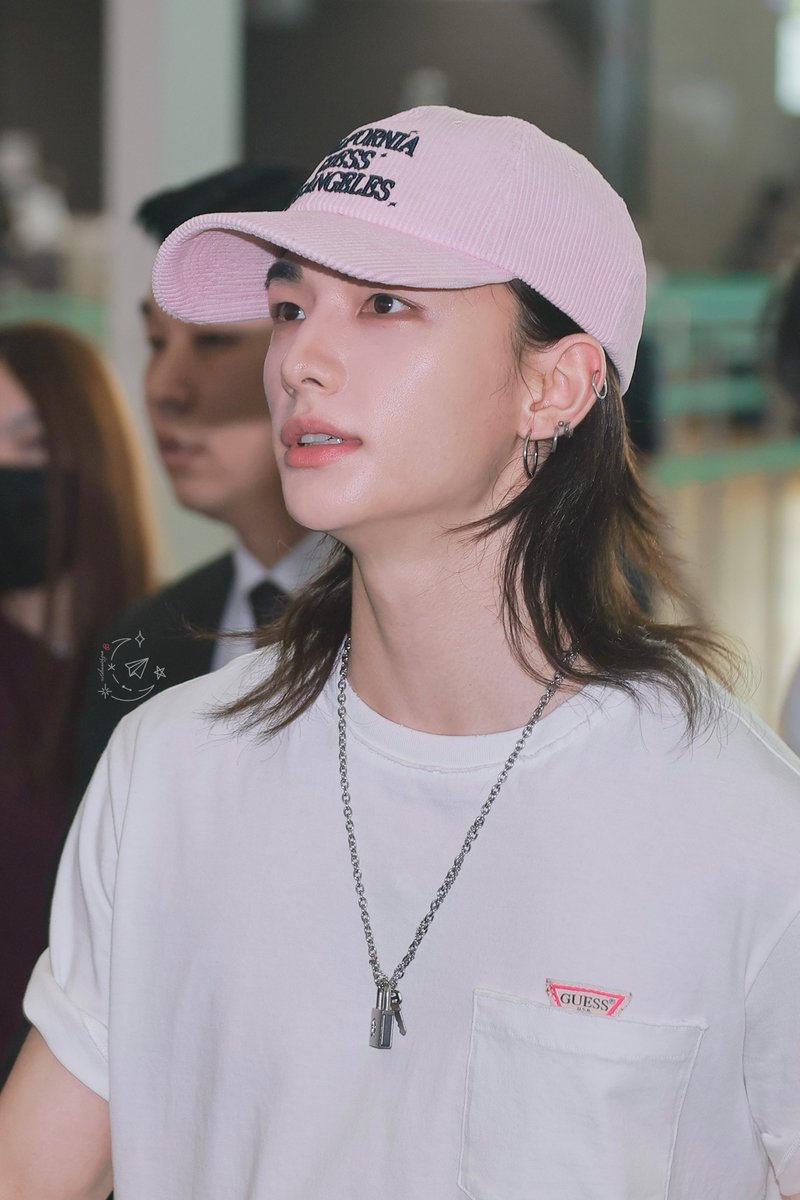 voldenuithyun's tweet photo. 260603 현진

#HYUNJINXGUESS https://t.co/9UUKOSCjGu