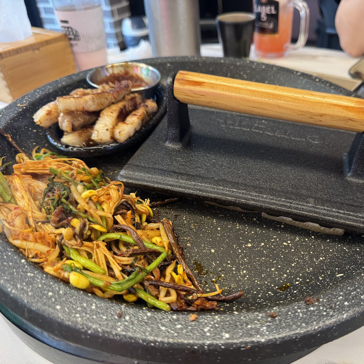 hamzzi712's tweet photo. 아 껍데기 맛있다... 😵‍💫 https://t.co/1sohxjMo5C