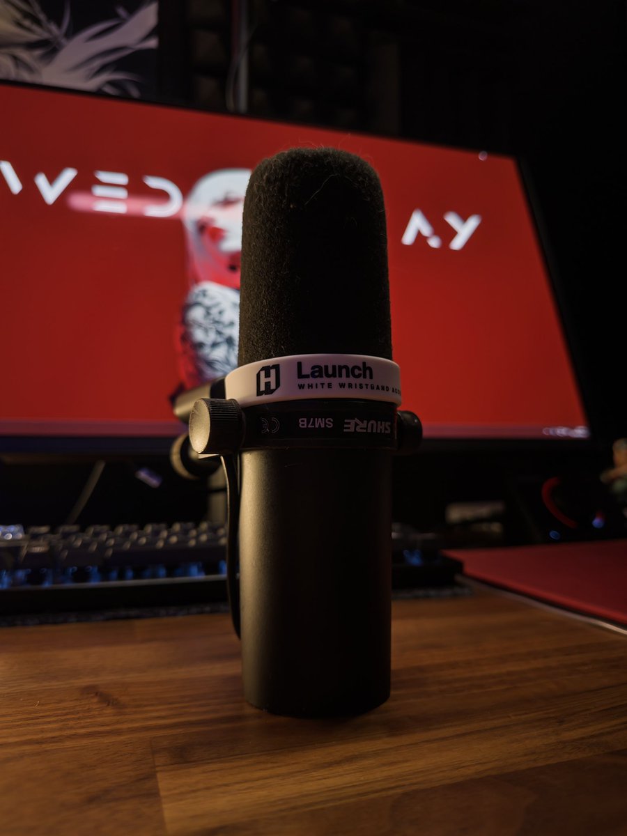 Exstii's tweet photo. By far the greatest most impressive bit of equipment I own.

Had it for  6 years now and only done me proud. The @shure SM7B

Shout out @WeArePlayground for the Horizon wristband https://t.co/GsQTkvkntu